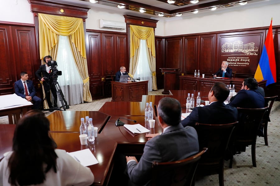 Ինչո՞ւ չի ներկայացվում 44-օրյա պատերազմի հանգամանքները ուսումնասիրող հանձնաժողովի զեկույցը․ Ալեն Սիմոնյանը Անդրանիկ Քոչարյանին չի մեղադրում