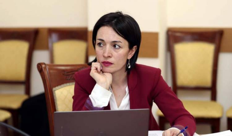 «Հրապարակ». 303 դպրոցում տնօրեն չկա, 30 հազար ուսուցչից 6 հազար 300-ի աշխատավարձն է աճել