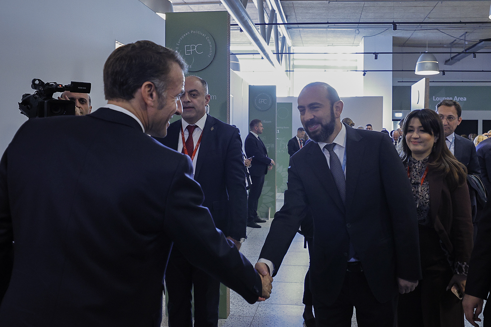 Փաշինյանն ու Մակրոնը քննարկել են վաշինգտոնյան պայմանավորվածություններին ու «TRIPP» նախագծին առնչվող հարցեր