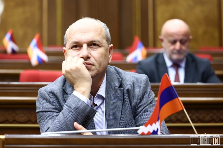 «Ասում եք՝ մեզ նվաստացնում է այս խաղաղությունը, ի՞նչն է նվաստացնում, որ սահմանում գտնվող գյուղի բնակիչն արդեն տո՞ւն է սարքում»․ Գեղամ Նազարյան