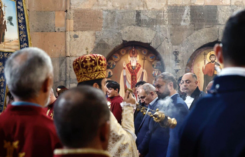 Հովհաննավանքում պատարագն ավարտվեց. ՀՀ վարչապետն ու մյուս պաշտոնյաները հեռացան ծափերի ներքո