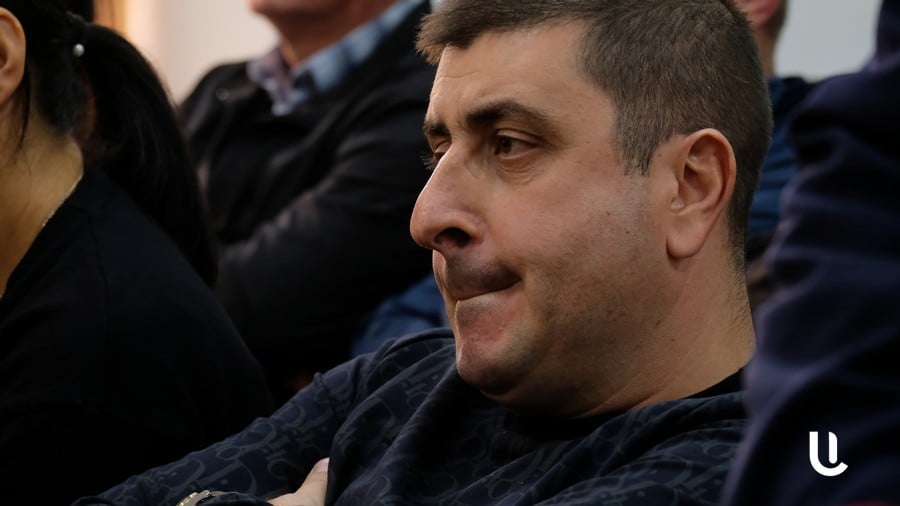 Քֆուրը, սաղ դնում ենք մի կողմ, ինչ ասել ես, էստեղ ասա տղավարի, թող բոլորը իմանան. ծնողները հայհոյանքներ, վիրավորական խոսքեր ասացին