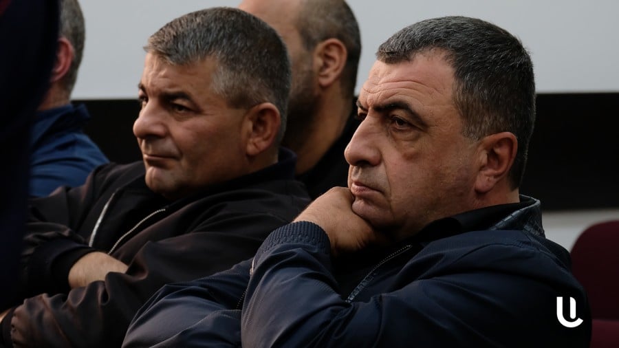 Քֆուրը, սաղ դնում ենք մի կողմ, ինչ ասել ես, էստեղ ասա տղավարի, թող բոլորը իմանան. ծնողները հայհոյանքներ, վիրավորական խոսքեր ասացին