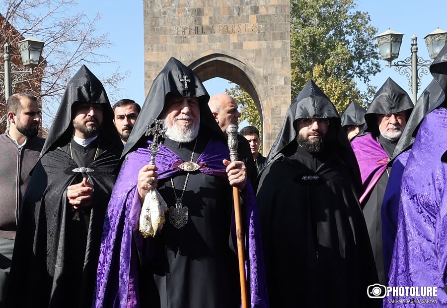 «Տկարացնել Սուրբ Էջմիածինը՝ նշանակում է տկարացնել հայրենիքը»․ Հայկազուն սրբազան