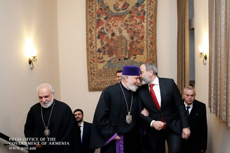 Հռետորական «ինչուներ»՝ կարճ հիշողություն ունեցող Փաշինյանին