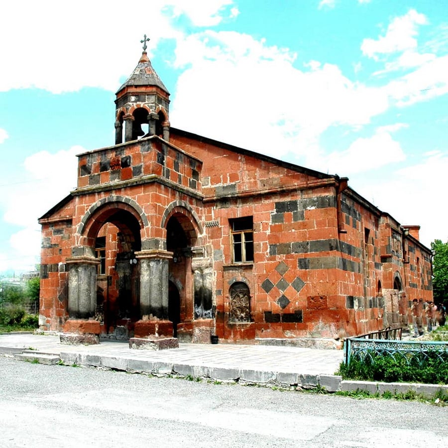 Անօրինական գործընթաց են սկսել. Տեր Եսային՝ Թալինի սբ. Աստվածածին եկեղեցում կատարվողի մասին