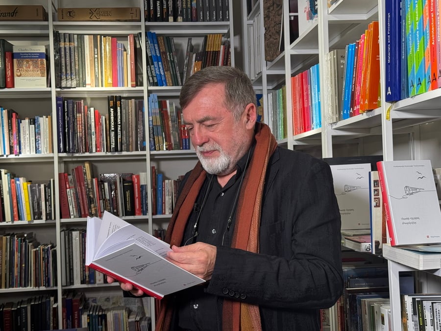 Գրում եմ, որովհետև հավատում եմ մարդուն. Կայացավ հայտնի դրամատուրգ Մատեի Վիշնիեկ թատերկերի շնորհանդեսը