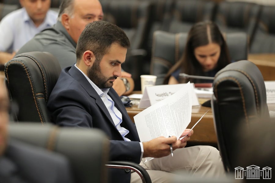 Հովհաննես Մովսիսյանն այն մասին, թե ինչո՞ւ է Հ1-ը ուղիղ եթերով լուսաբանել կեղծ պատարագը