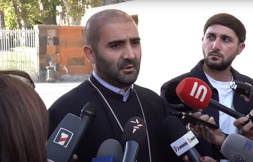 Պատշաճ չեմ համարել հանձնախումբը, անդամներ կան, որոնց վարքն է քննարկելու. տեր Տարոնը քննարկումից հրաժարվել է