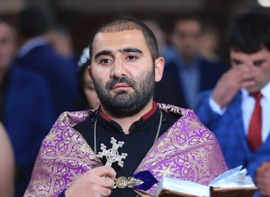 Նմա՞ն եմ մի մարդու, որ Աստծուն կվաճառեմ որեւէ բանով. Փաշինյանի հավաքին մասնակցած քահանայի մեկնաբանությունները