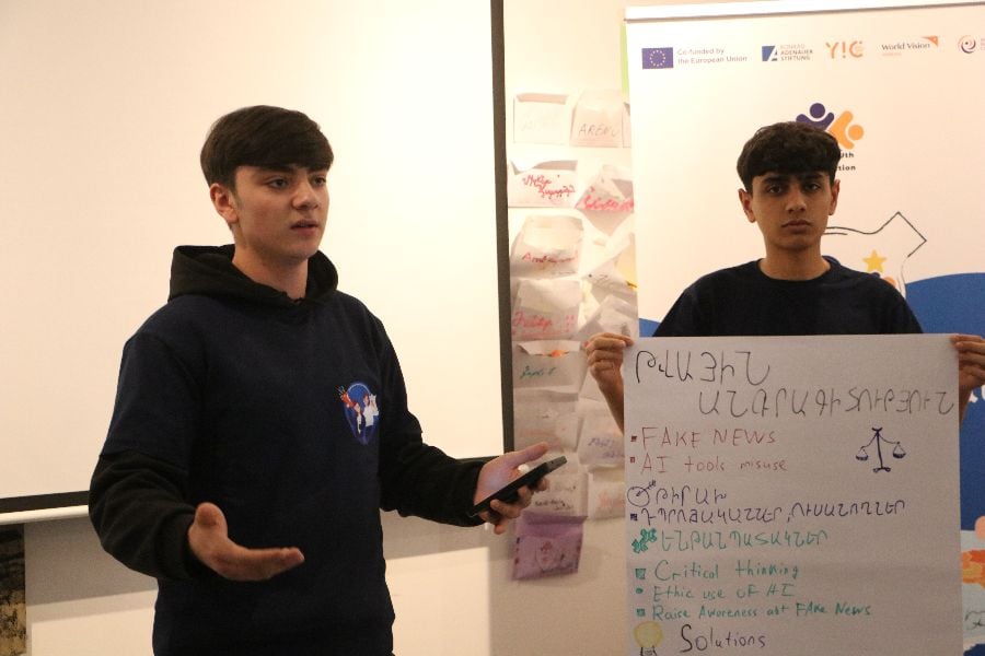 «Առաջնորդության լաբ» ճամբարը․ Չերչիլն ու գյուղամիջյան թեժ զրույցները․ տարբեր հայացքներ ունեցող երիտասարդները՝ Գյումրիում