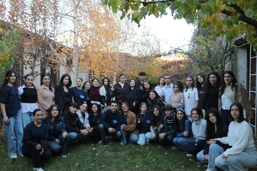 «Առաջնորդության լաբ» ճամբարը․ Չերչիլն ու գյուղամիջյան թեժ զրույցները․ տարբեր հայացքներ ունեցող երիտասարդները՝ Գյումրիում