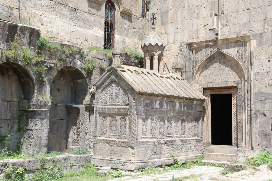 Այս աշխատությունը նորովի է ներկայացնում Տաթևի վանական համալիրը և Սյունիքն առհասարակ, քանի որ աշխատության բուն նպատակն ու խնդիրը եղել է Սյունյաց հոգևոր-մշակութային կենտրոն Տաթևի վանքի միջնադարյան «առաքելությունը» լուսաբանելը