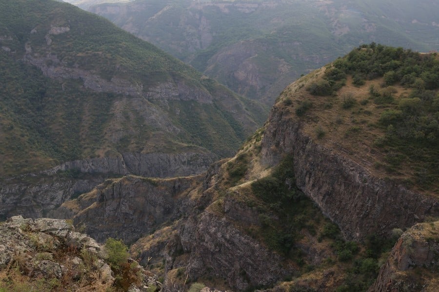 Այս աշխատությունը նորովի է ներկայացնում Տաթևի վանական համալիրը և Սյունիքն առհասարակ, քանի որ աշխատության բուն նպատակն ու խնդիրը եղել է Սյունյաց հոգևոր-մշակութային կենտրոն Տաթևի վանքի միջնադարյան «առաքելությունը» լուսաբանելը