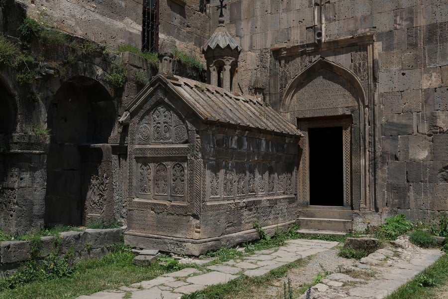 Այս աշխատությունը նորովի է ներկայացնում Տաթևի վանական համալիրը և Սյունիքն առհասարակ, քանի որ աշխատության բուն նպատակն ու խնդիրը եղել է Սյունյաց հոգևոր-մշակութային կենտրոն Տաթևի վանքի միջնադարյան «առաքելությունը» լուսաբանելը