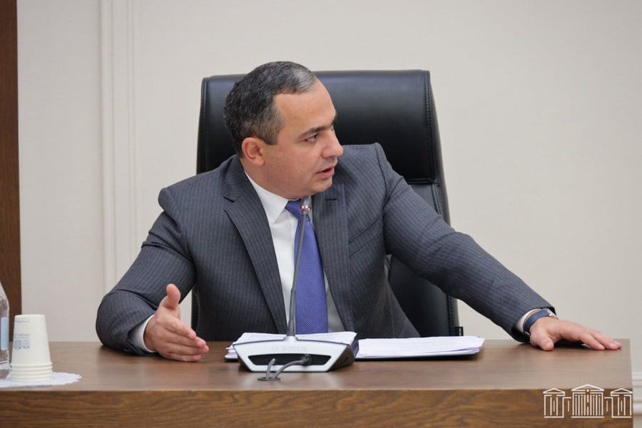 Քննչականի ղեկավարը չգիտի՝ ինչու են Փաշինյանի գրառումներն ու իրավապահների գործողությունները համընկնում