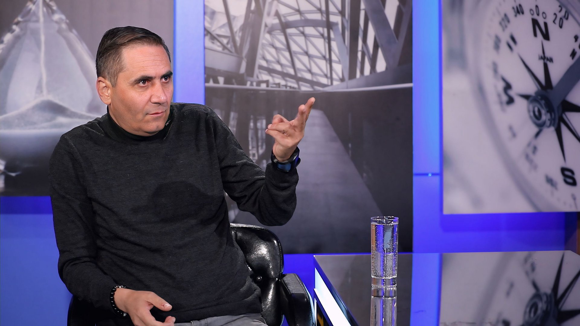 Սա պատերազմ է Հայաստանի դեմ, և, այո՛, ամեն մեկն իր մեջ պետք է այդ որոշումն ընդունի՝ ինքը հա՞յ է, թե՞ սպանդի մատերիալ. Արման Աբովյան