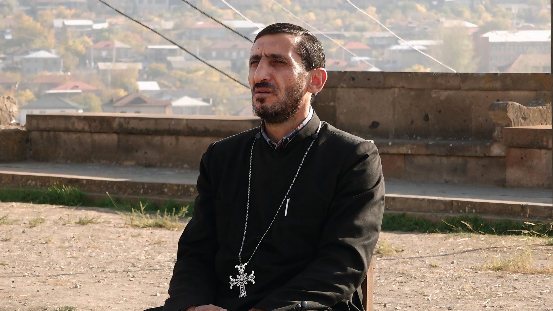 Վեհափառի մոտից եկավ, հիացական ասաց՝ իրեն որ Վեհափառ են կոչում, դեռ քիչ է, 10 օր չանցած՝ սկսեց գրել նույն այդ Վեհափառի դեմ. Սթափվեք, պարոնայք, չափավորեք ձեր խոսքը