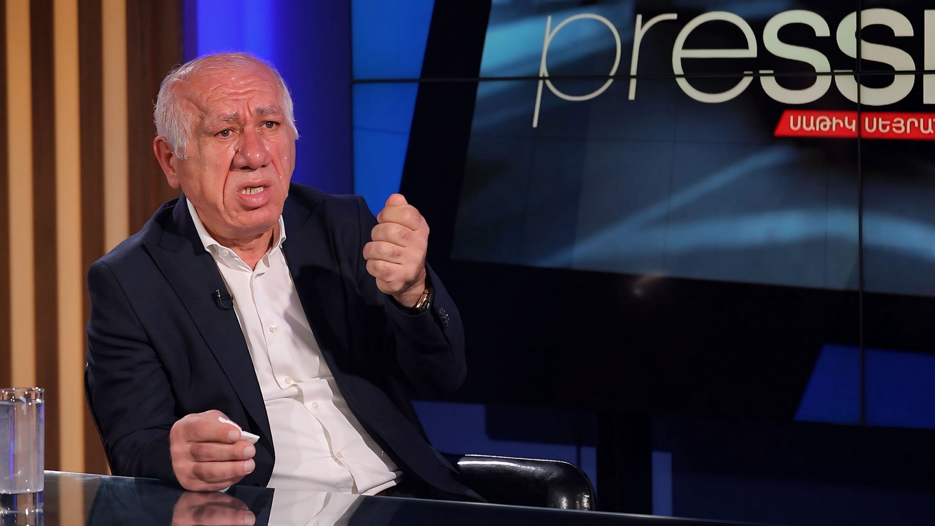 ԼԱՑԵԼՈՒ ԲԱՆ Է, ԱՐՅՈՒՆՈՏ ՑՈՐԵՆ, Ի՞ՆՉՆ ԵՔ ՇՆՈՐՀԱՎՈՐՈՒՄ. ԺՈՂՈՎՈՒՐԴ ՋԱՆ, ՀԱՑԸ ՉԻ՛ ԷԺԱՆԱՆԱԼՈՒ. ԱՇՈՏ ՀԱՐՈՒԹՅՈՒՆՅԱՆ