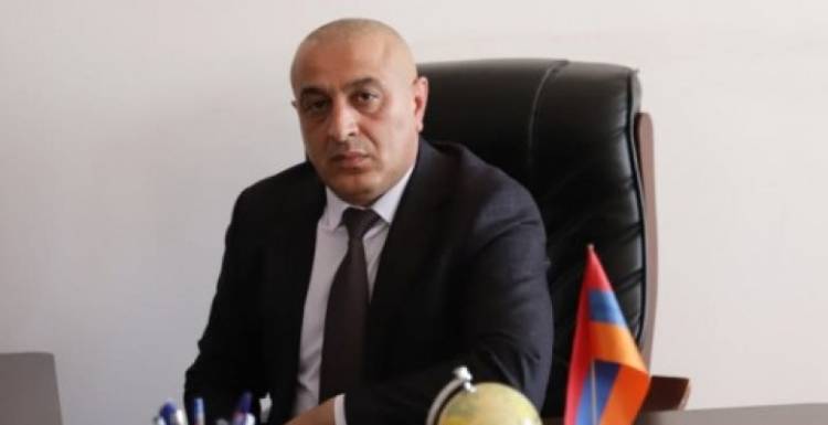 Քրտինքը տվել էր Նախարարի խորհրդականի վրան` քիչ էր մնում ուշաթափվի