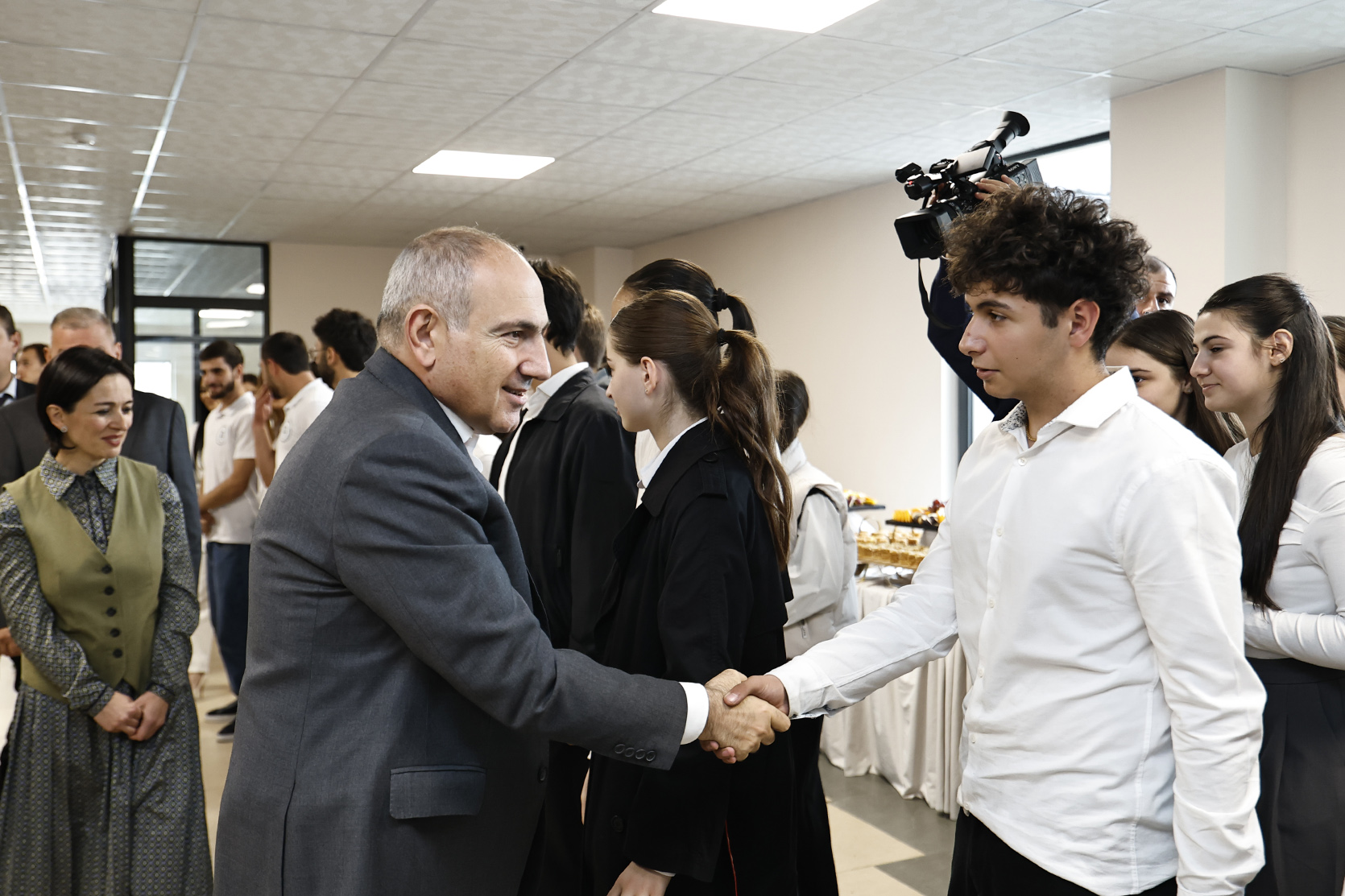 Վարչապետն ուսանողներին և աշակերտներին ներկայացրել է Իրական Հայաստանի գաղափարախոսությունը