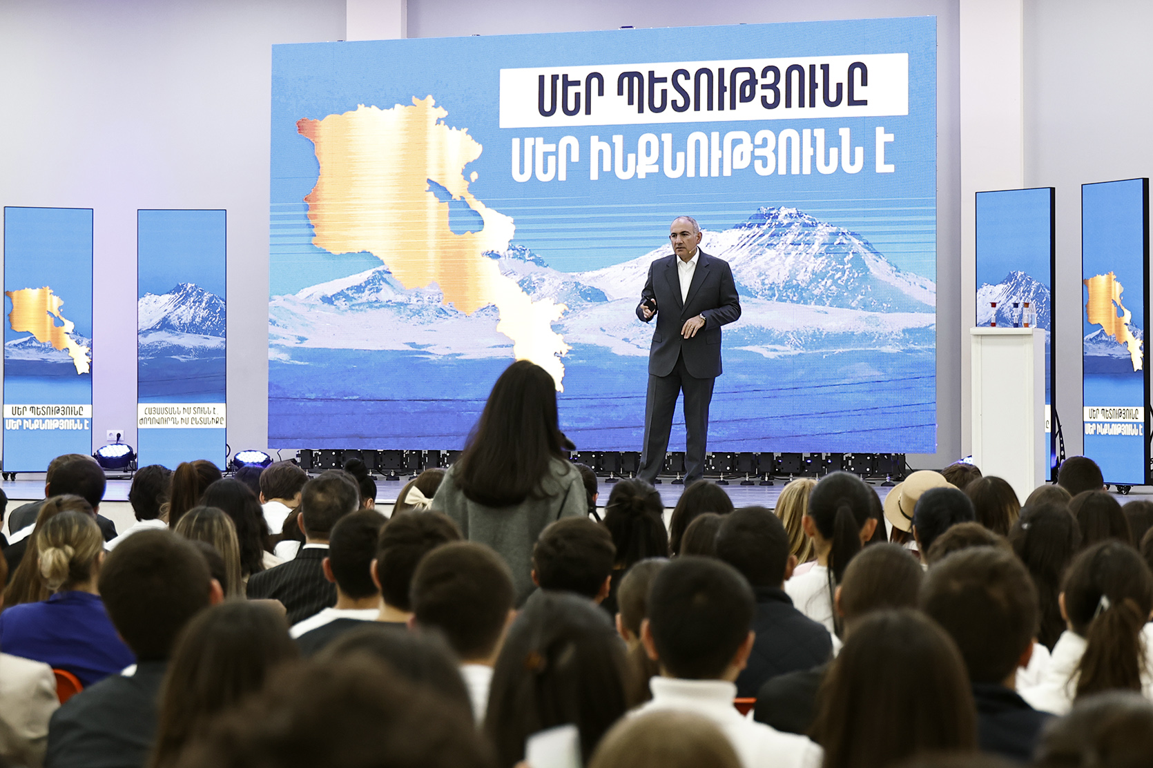 Վարչապետն ուսանողներին և աշակերտներին ներկայացրել է Իրական Հայաստանի գաղափարախոսությունը