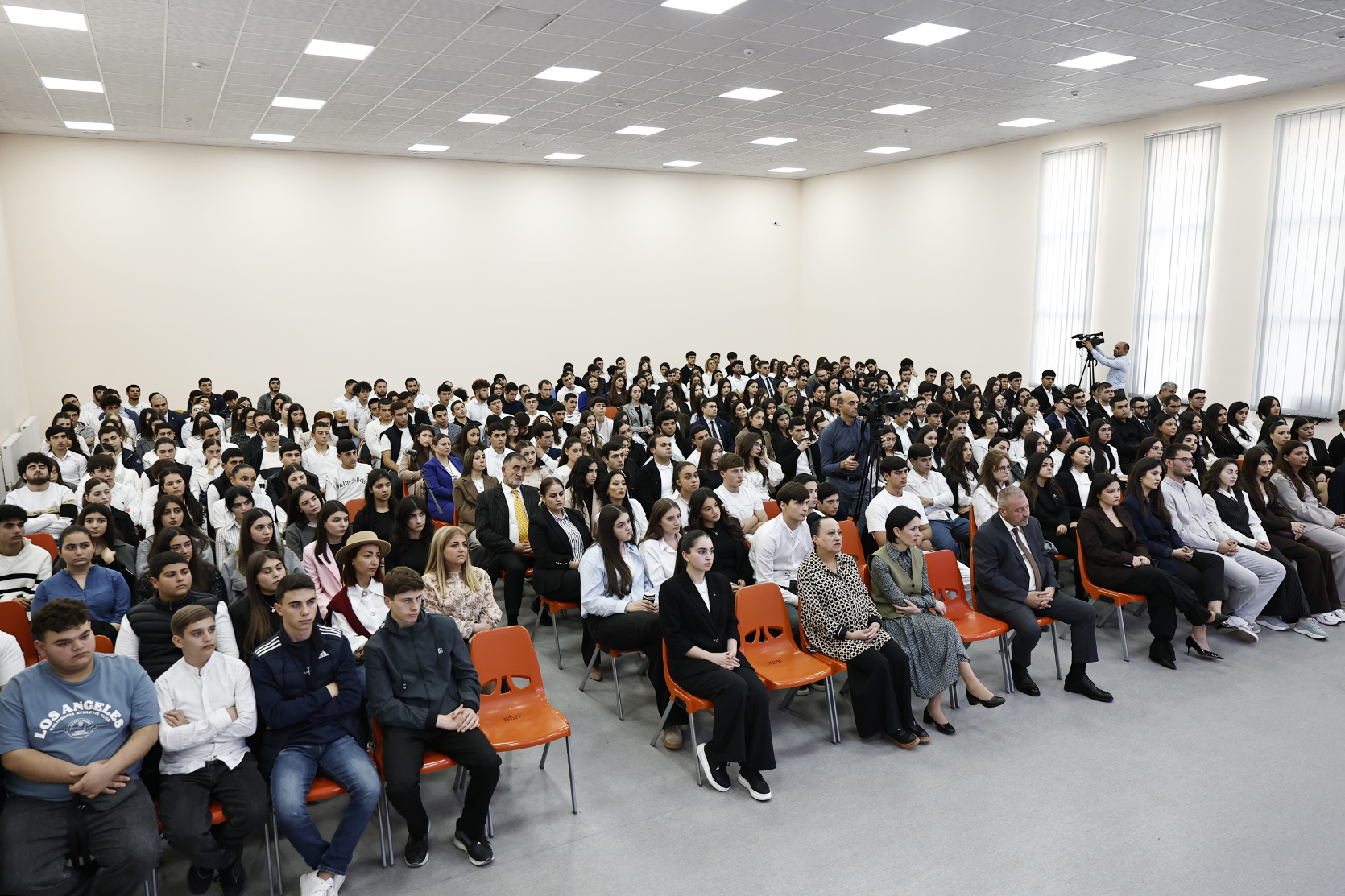 Վարչապետն ուսանողներին և աշակերտներին ներկայացրել է Իրական Հայաստանի գաղափարախոսությունը