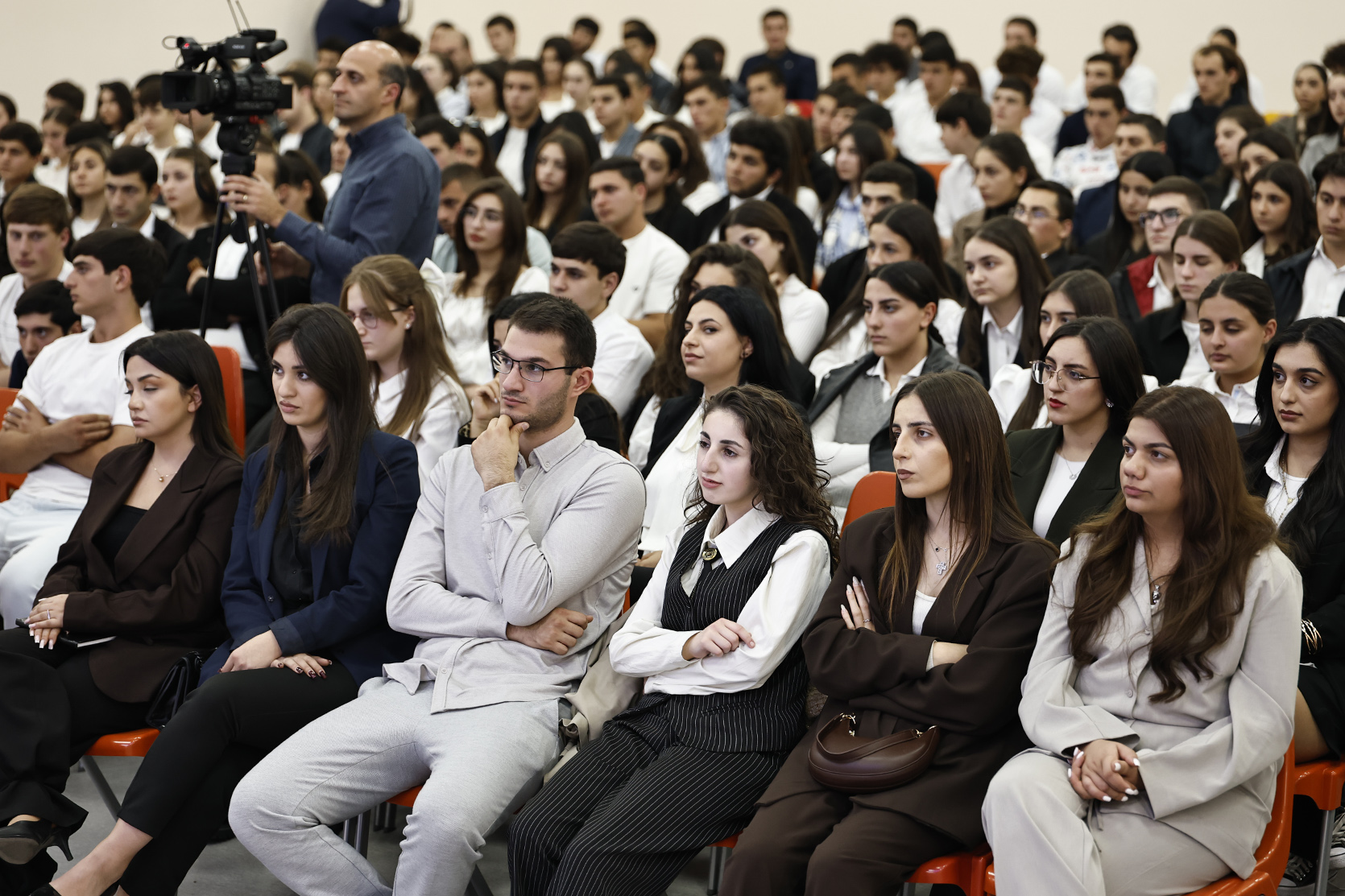 Վարչապետն ուսանողներին և աշակերտներին ներկայացրել է Իրական Հայաստանի գաղափարախոսությունը