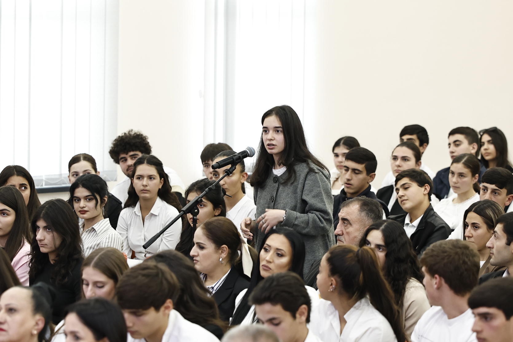 Վարչապետն ուսանողներին և աշակերտներին ներկայացրել է Իրական Հայաստանի գաղափարախոսությունը