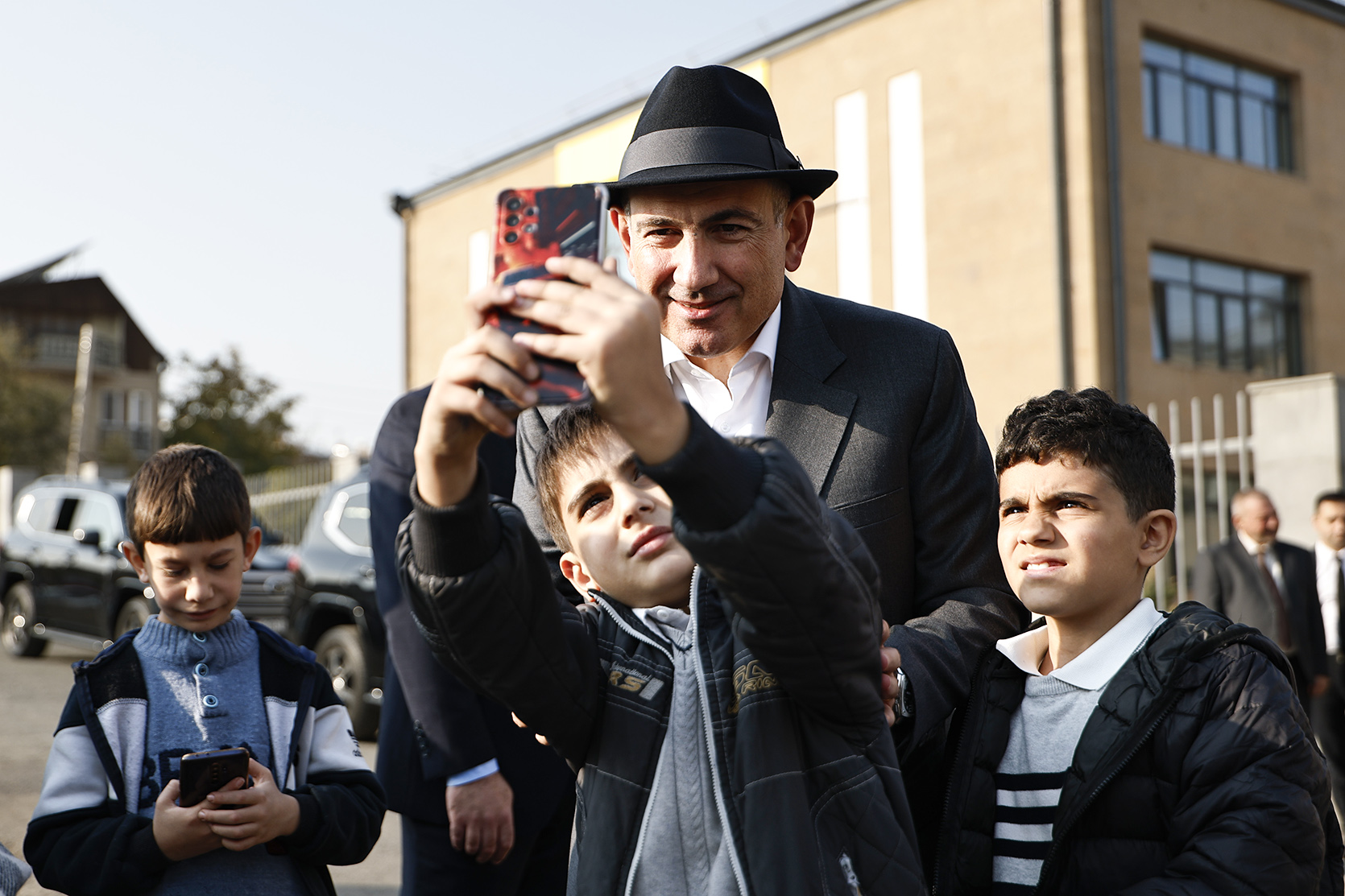 Վարչապետն ուսանողներին և աշակերտներին ներկայացրել է Իրական Հայաստանի գաղափարախոսությունը