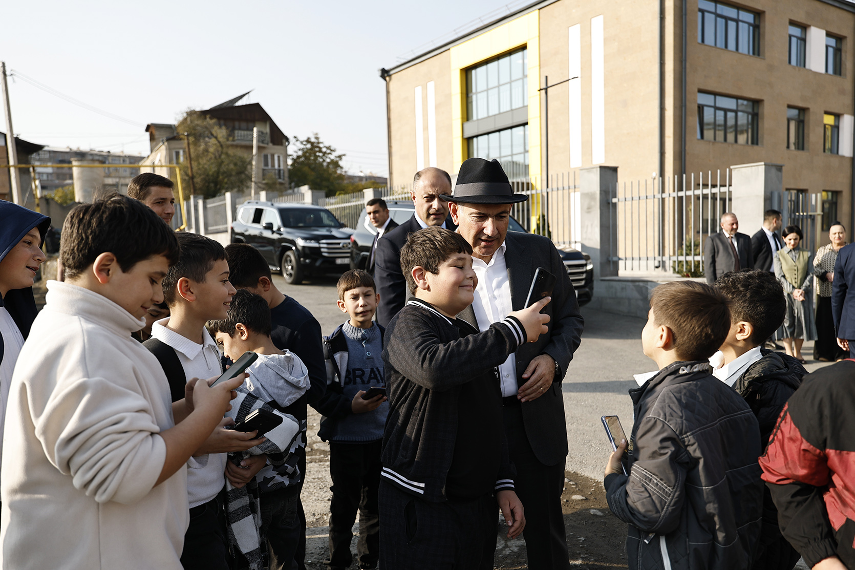 Վարչապետն ուսանողներին և աշակերտներին ներկայացրել է Իրական Հայաստանի գաղափարախոսությունը