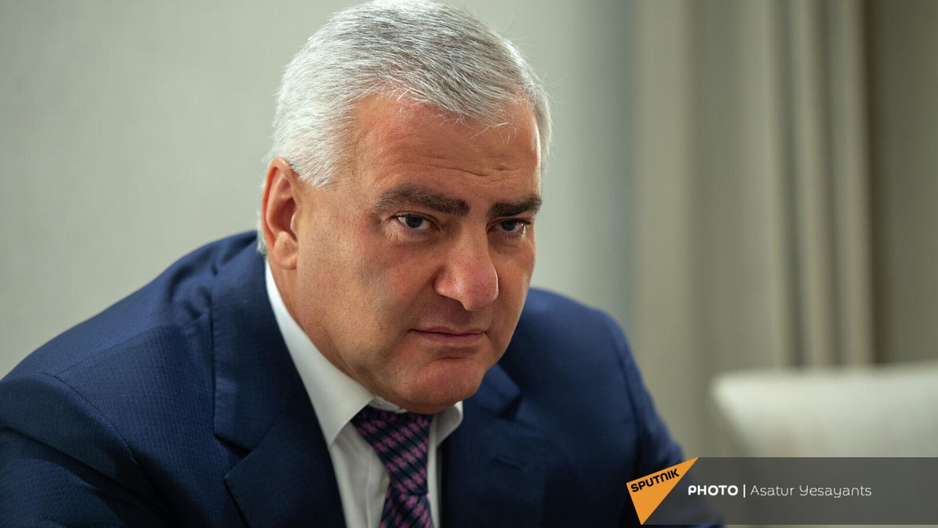 Հայ տղամարդիկ ստիպված են իրենց զբաղեցնել նարդի խաղալով․ Սամվել Կարապետյանի նոր ուղերձը