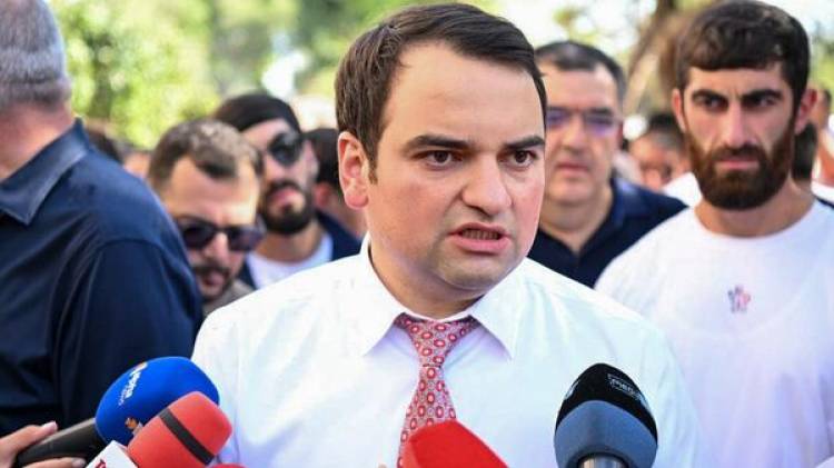 «Հրապարակ». Տնետուն ընկած զգուշացնում են` Կարապետյանի հետ հանդիպման չգնաք