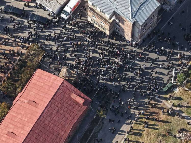 Ինչքան մարդ է մասնակցել Փաշինյանի կեղծ պատարագին