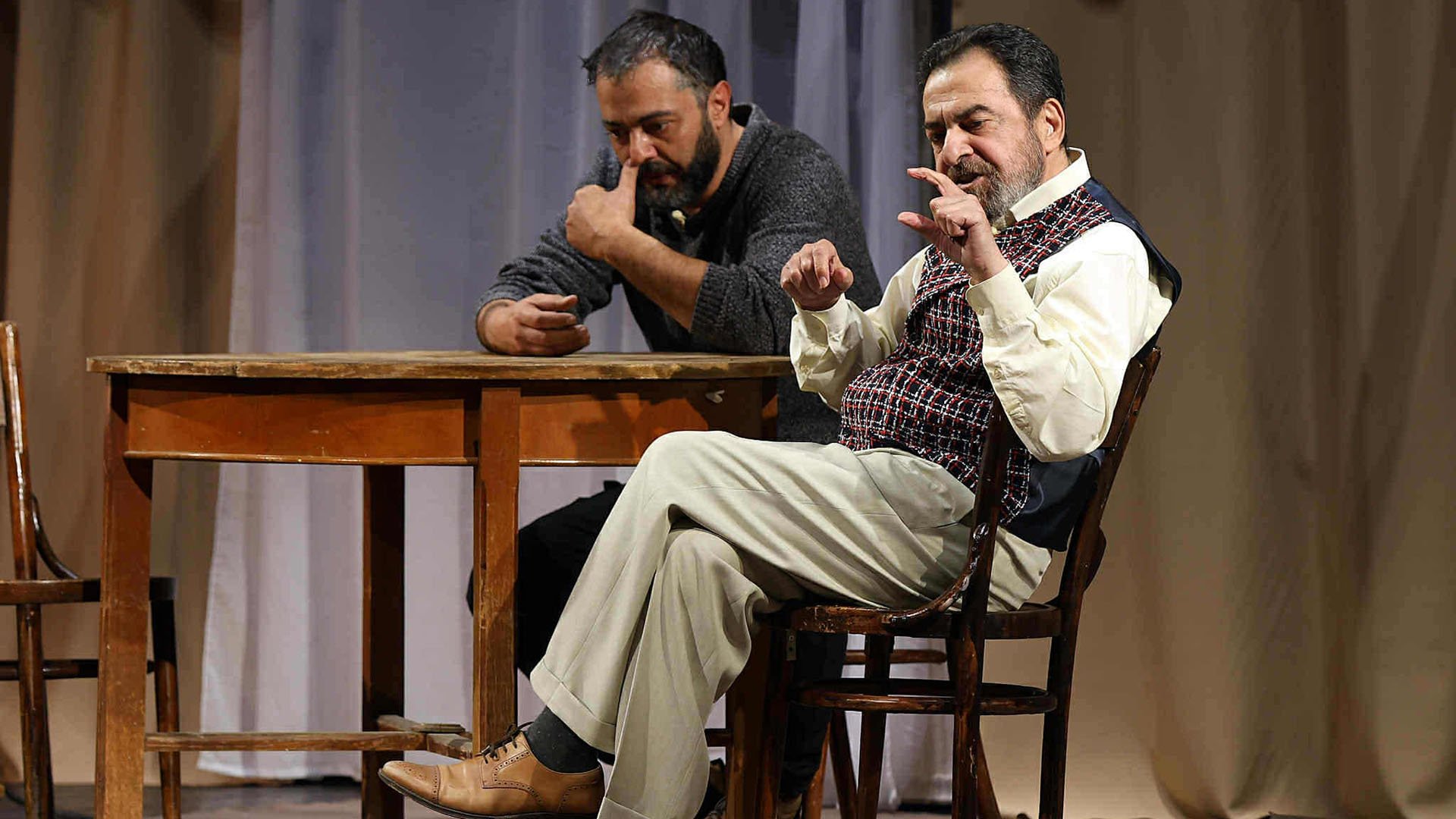 «Ո՞վ է Առաքելը և ո՞վ է իր Տերը». Հրանտ Թոխատյանը վերադարձել է բեմ՝ «Առաքել» ներկայացմամբ և բազմաթիվ հարցերի պատասխաններով