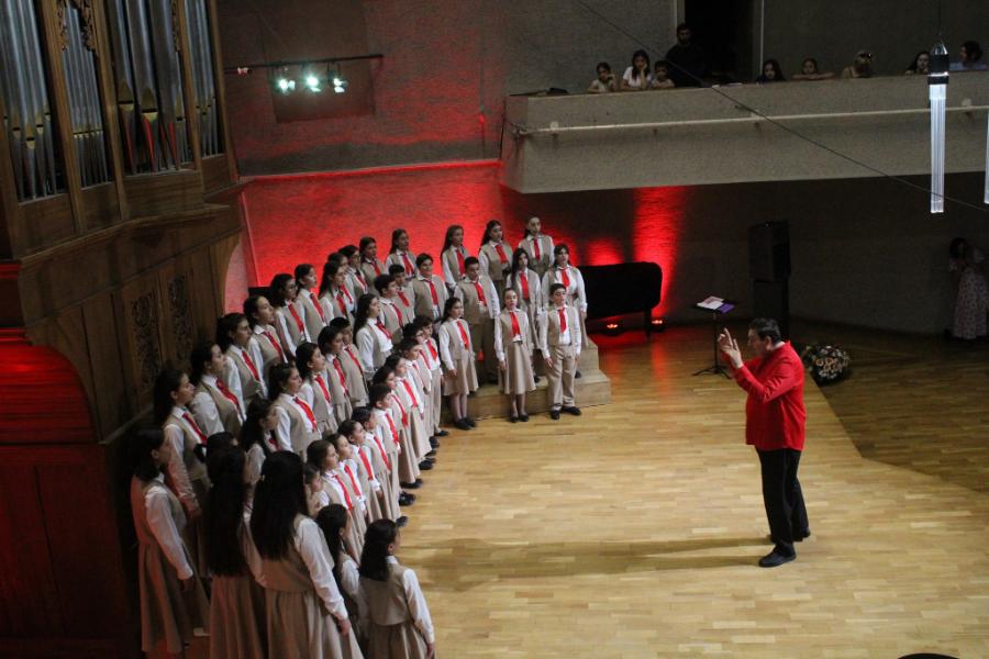 «Երգում ենք, որ մեր մէջ վառ ու թրթռուն մնայ մեր Արցախ աշխարհը, որ` առօրեան իր դաժան հեւքով ու կշռոյթով այն չհանի ո՛չ մեր լեզուից, ո՛չ մեր մտահորիզոնից»