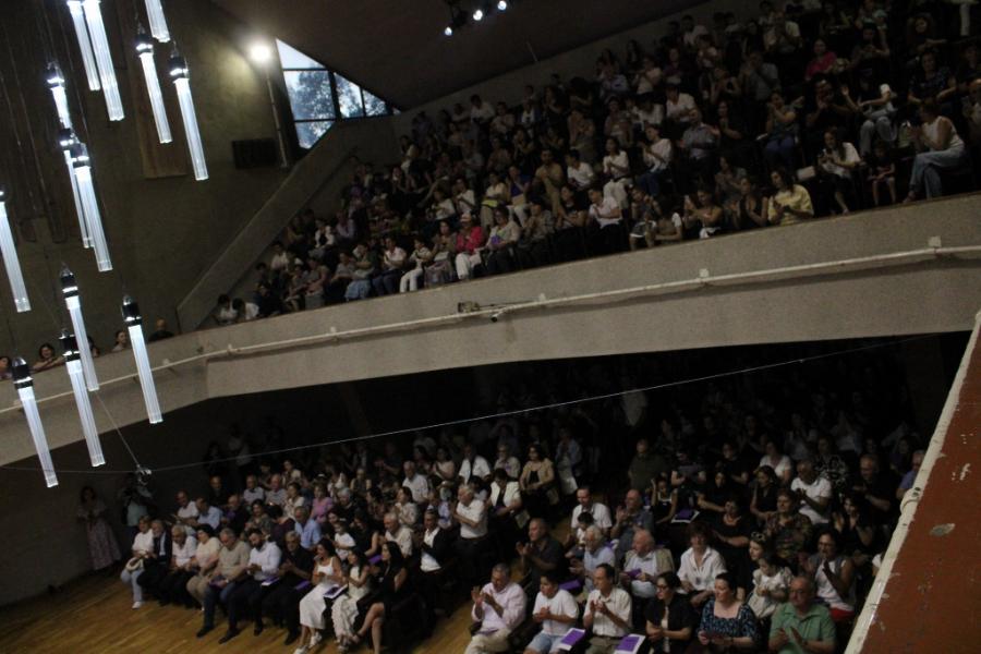 «Երգում ենք, որ մեր մէջ վառ ու թրթռուն մնայ մեր Արցախ աշխարհը, որ` առօրեան իր դաժան հեւքով ու կշռոյթով այն չհանի ո՛չ մեր լեզուից, ո՛չ մեր մտահորիզոնից»