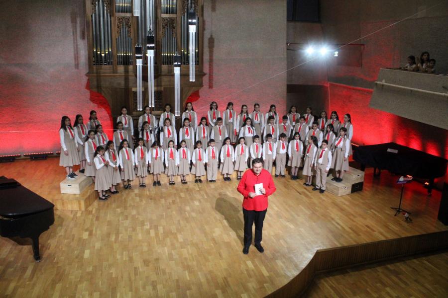 «Երգում ենք, որ մեր մէջ վառ ու թրթռուն մնայ մեր Արցախ աշխարհը, որ` առօրեան իր դաժան հեւքով ու կշռոյթով այն չհանի ո՛չ մեր լեզուից, ո՛չ մեր մտահորիզոնից»