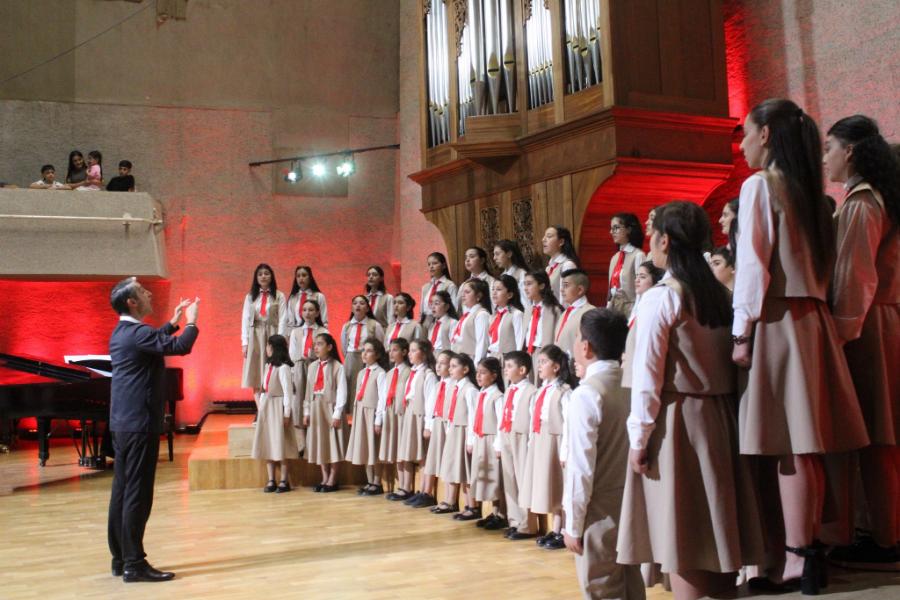 «Երգում ենք, որ մեր մէջ վառ ու թրթռուն մնայ մեր Արցախ աշխարհը, որ` առօրեան իր դաժան հեւքով ու կշռոյթով այն չհանի ո՛չ մեր լեզուից, ո՛չ մեր մտահորիզոնից»