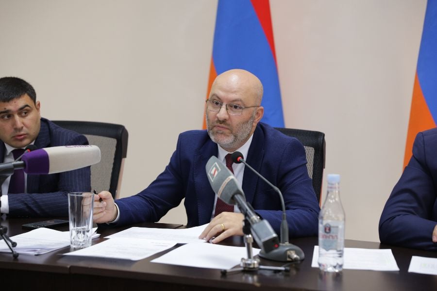 «Նման սցենար չունենք և դա մեր ձեռագիրը չէ»․ Շիրակի մարզպետը՝ Վարդան Ղուկասյանին «դուրս շպրտելու» մասին
