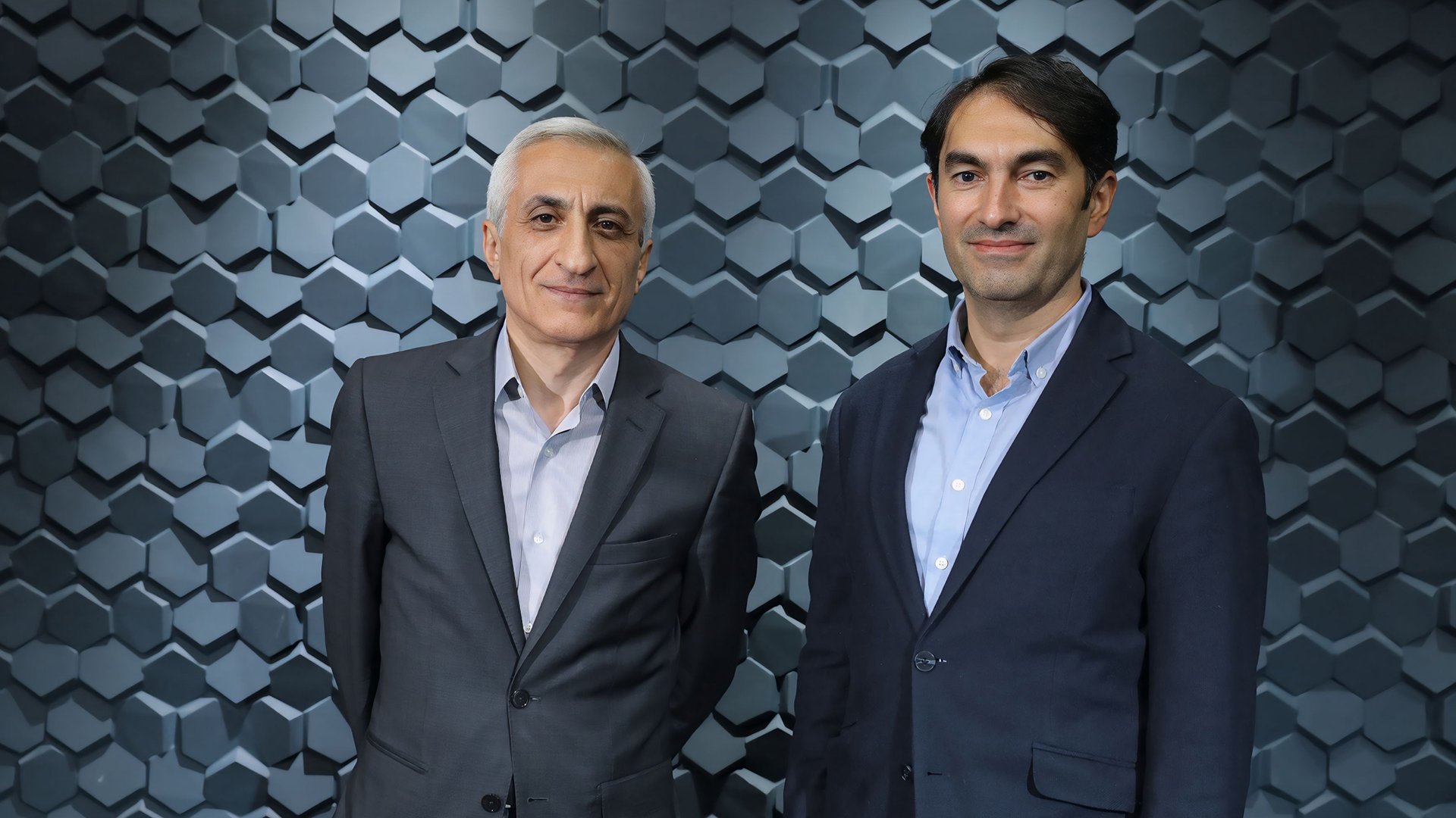 ԻՆՉՈ՞Ւ ԵՆ ՄԱՐԴԻԿ ՕՏԱՐՎԵԼ ՔԱՂԱՔԱԿԱՆՈՒԹՅՈՒՆԻՑ. ԸՆԴԴԻՄՈՒԹՅՈՒՆԸ ՊԵՏՔ Է ՓՈԽԻ ԱՅԴ ՎԻՃԱԿԸ. «ԼԱԲՈՐԱՏՈՐԻԱ» #27