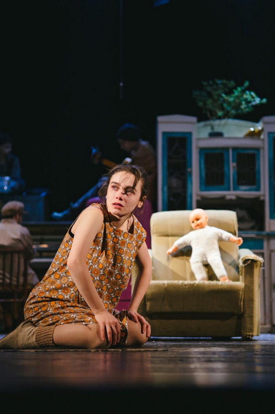 Ջազի ազատությունը հակադրվում է հերոսների թակարդված կյանքին, և այդ հակադրությունը ստեղծում է «Մեղրի համը» դրամայի հիմնական լիցքը