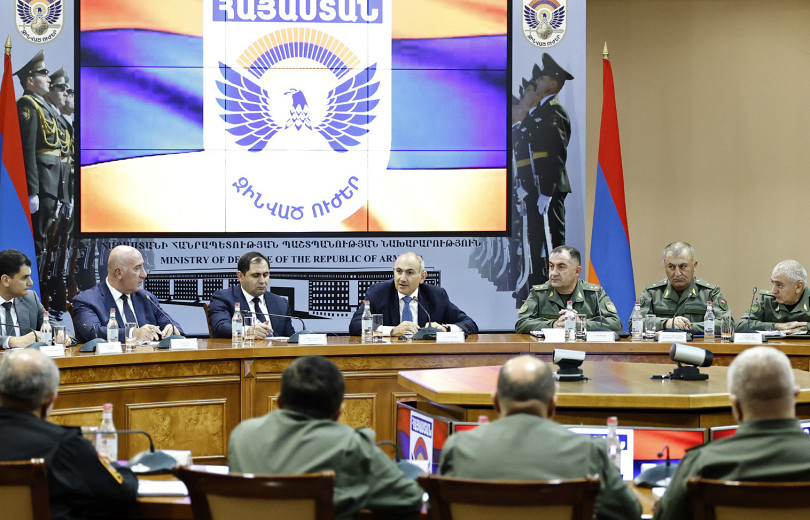 Վարչապետը հանդիպում է ունեցել ԶՈՒ ղեկավար կազմի օպերատիվ հավաքի մասնակիցների հետ. լուսանկարներ