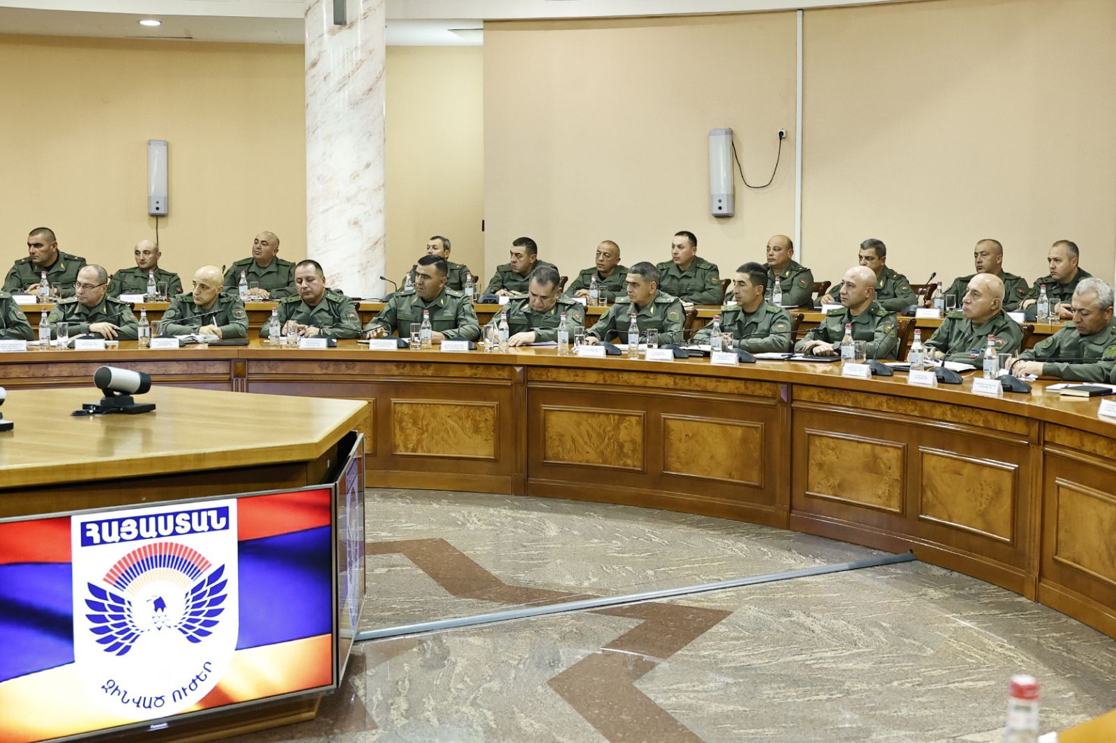 Վարչապետը հանդիպում է ունեցել ԶՈՒ ղեկավար կազմի օպերատիվ հավաքի մասնակիցների հետ. լուսանկարներ