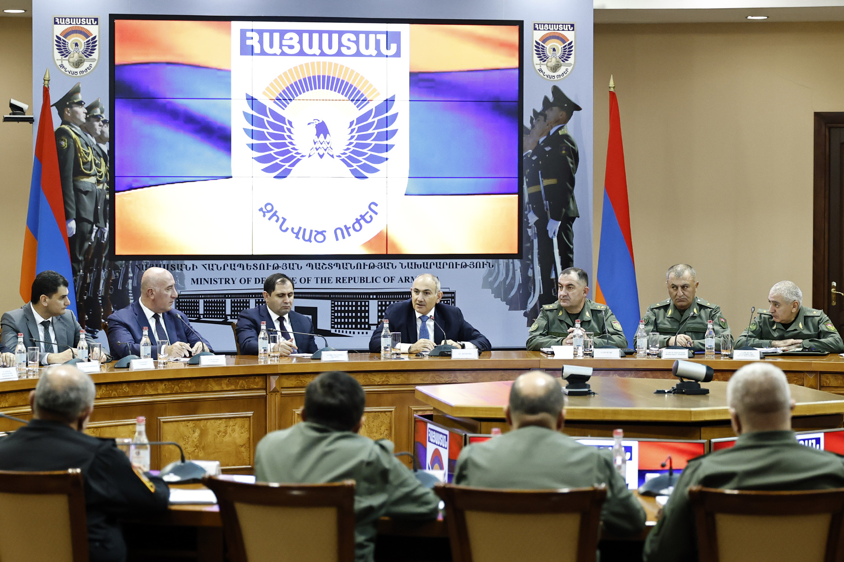 Վարչապետը հանդիպում է ունեցել ԶՈՒ ղեկավար կազմի օպերատիվ հավաքի մասնակիցների հետ. լուսանկարներ