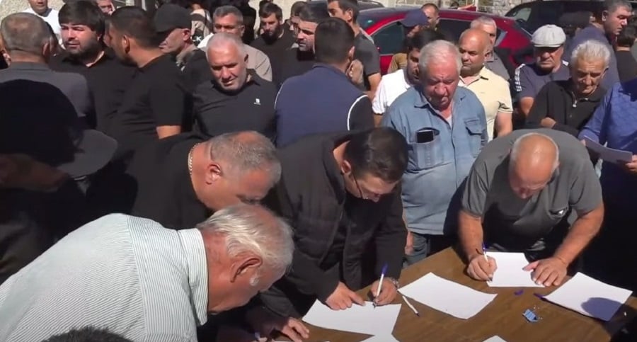 Փարաքարցիները պահանջում են, որ Վալոդյա Գրիգորյանին սպանողի ընտանիքը հեռանա Փարաքար համայնքից