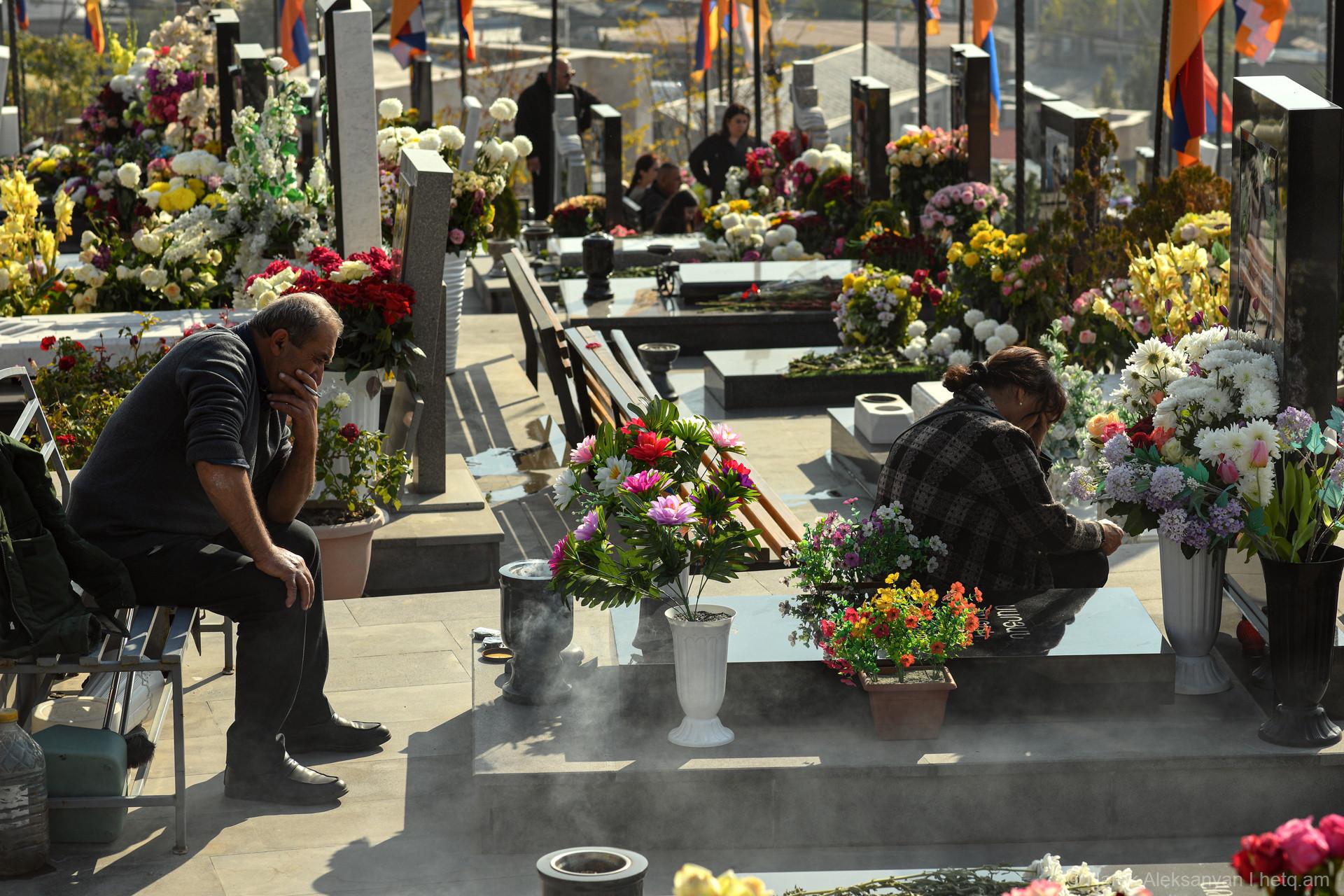 Նոյեմբերի 9-ը Եռաբլուրում (լուսանկարներ)