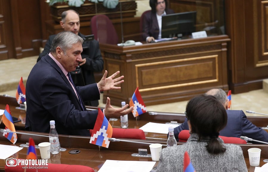 Արթուր Խաչատրյանը փաստեց՝ Հայաստանը չի պահանջում արցախցիների վերադարձը, իսկ Ադրբեջանը պահանջում է եւ խոսում 300 հազարանոց համայնքի վերադարձի մասին