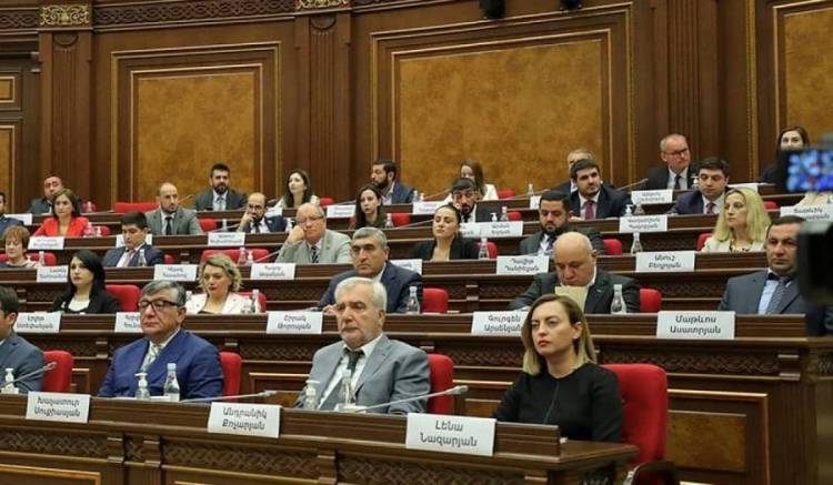 «Հրապարակ»․ Անկուսակցականները չեն շտապում