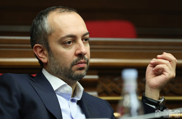 Ակնհայտորեն իմ և պարոն Ռուբեն Ռուբինյանի ճաշակները չեն համընկնում, բայց ինչպես ասում են՝ ճաշակին ընկեր չկա. Աղաջանյան